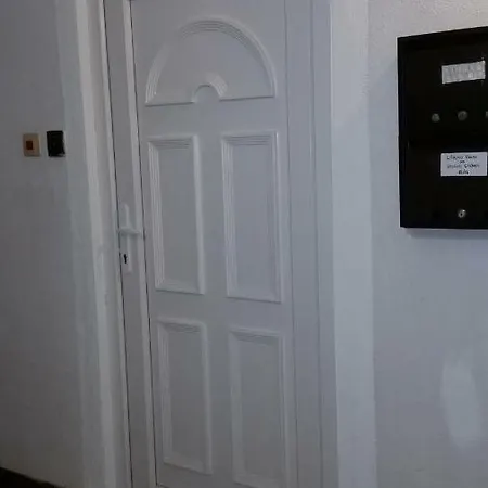 شقة Liget Szinei Apartman