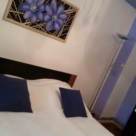 Liget Szinei Apartman شقة